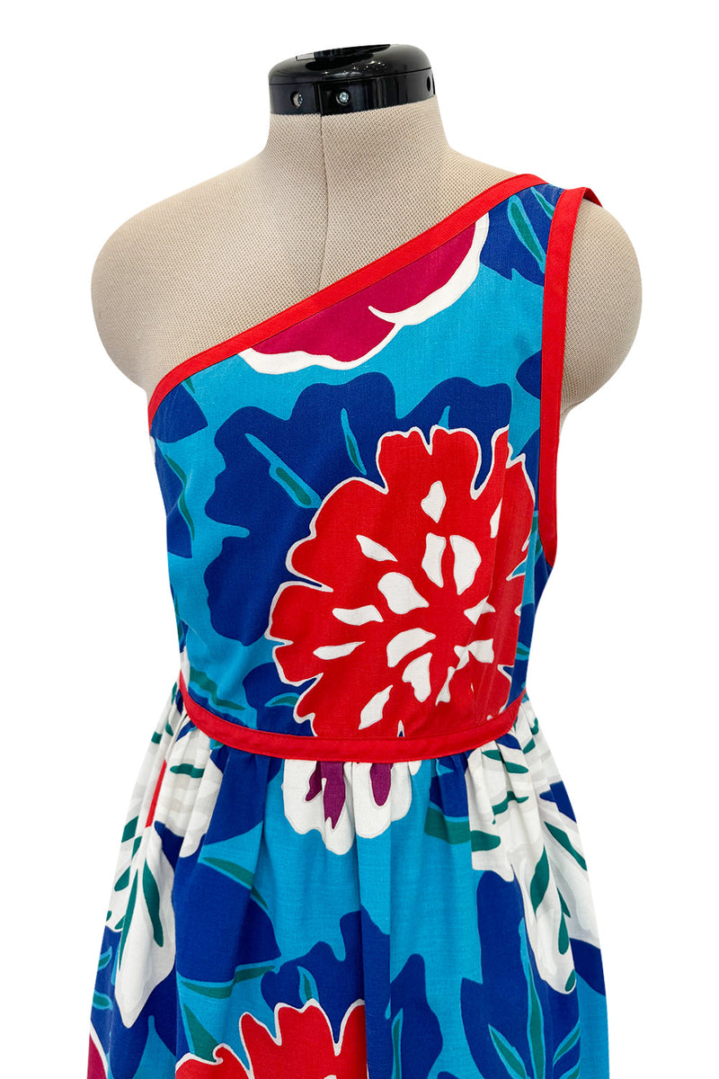 c.1977 Oscar de la Renta for Swirl One Shoulder Printed Bright Floral Cotton Dress w Ruffled Hem