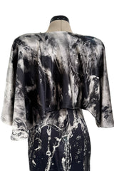 Outstanding Fall 2010 Alexander McQueen Gray Scale Print Silk Dress w Caped Sleeves & Trained Skirt