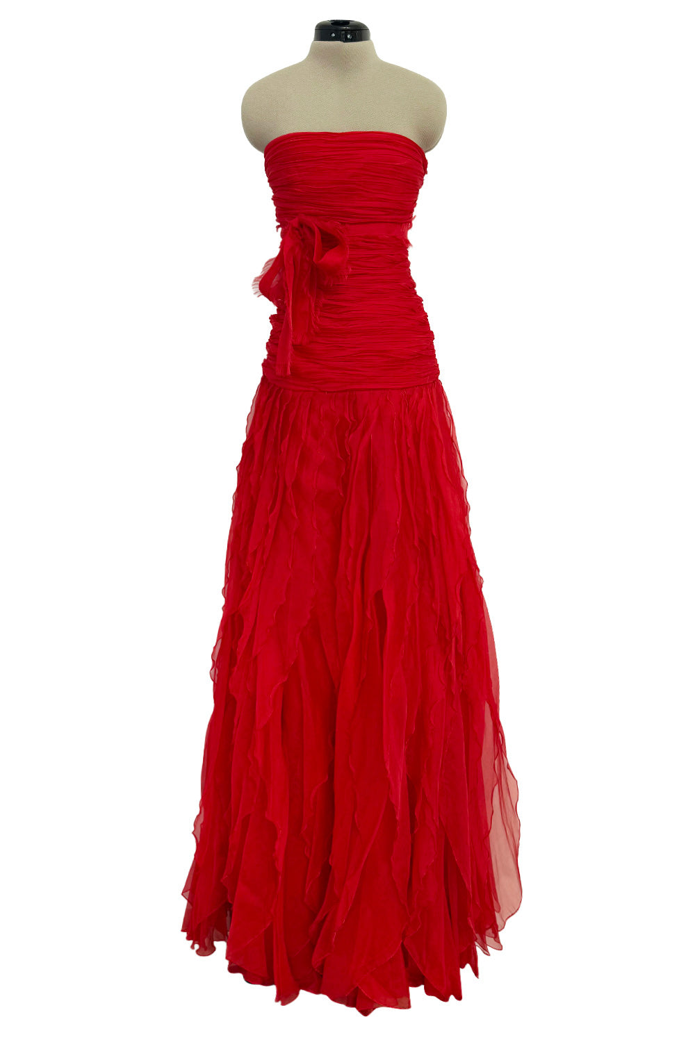Spring 2007 Valentino Runway Look 57 Strapless Red Silk Chiffon Ruffle Shrimpton Couture Spring 2007 Valentino Runway Look 57 Strapless Red Silk Chiffon Ruffle Shrimpton Couture