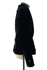 Stunning Fall 2005 Christian Dior By John Galliano Runway Black Velvet Jacket e Belt Detail
