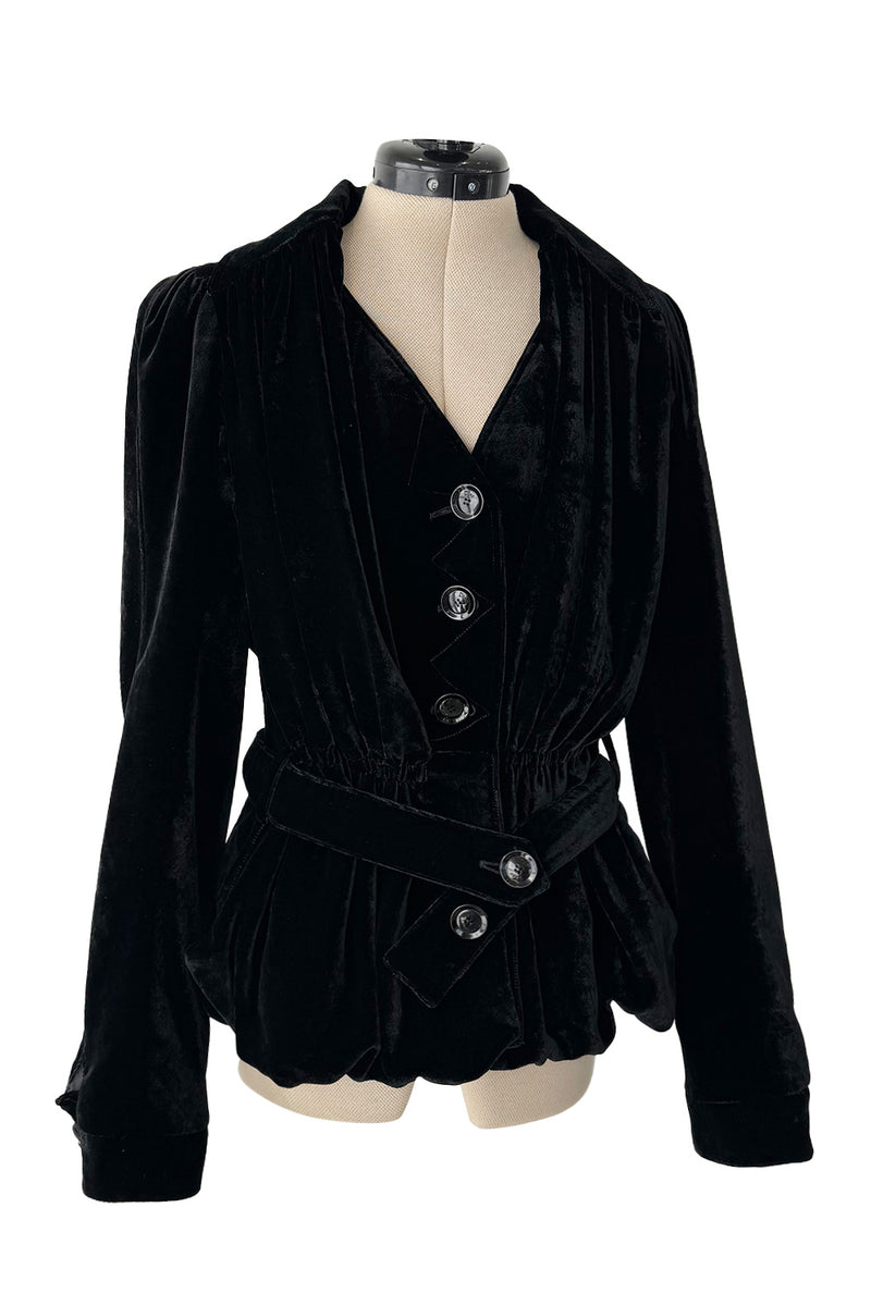Stunning Fall 2005 Christian Dior By John Galliano Runway Black Velvet Jacket e Belt Detail