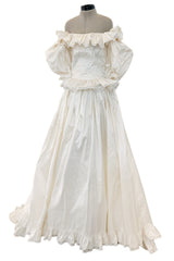 Fairy Tale 1980s Oscar de la Renta Ivory Silk Ruffled Of Shoulder Princess Wedding Dress w Trained Skirt