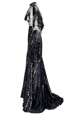 Outstanding Fall 2010 Alexander McQueen Gray Scale Print Silk Dress w Caped Sleeves & Trained Skirt