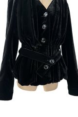 Stunning Fall 2005 Christian Dior By John Galliano Runway Black Velvet Jacket e Belt Detail