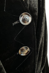Stunning Fall 2005 Christian Dior By John Galliano Runway Black Velvet Jacket e Belt Detail