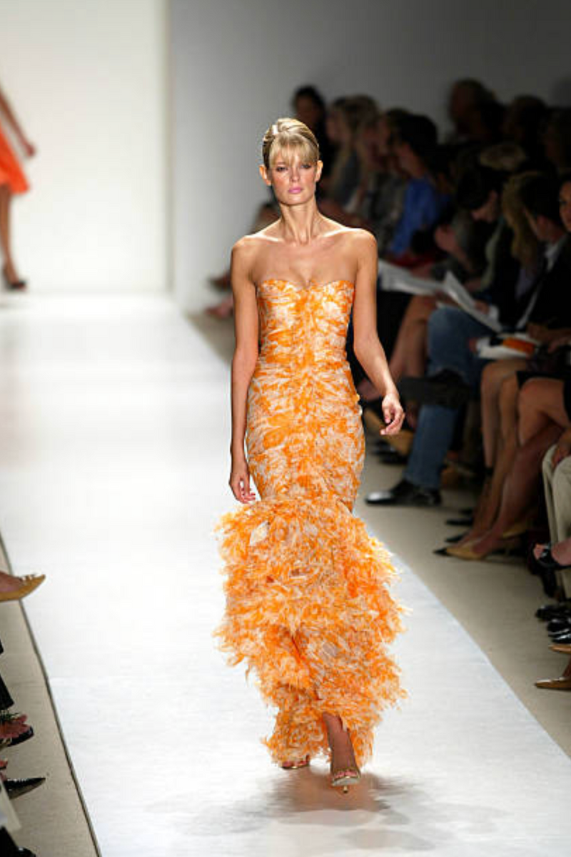 Exceptional Spring 2004 Oscar de la Renta Runway Printed Silk Chiffon Dress w Ruffle Skirt