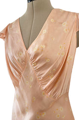 Stunning 1930s Bias Cut Soft Peach Pink Silk Lingerie Dress w Floral Daisy Print