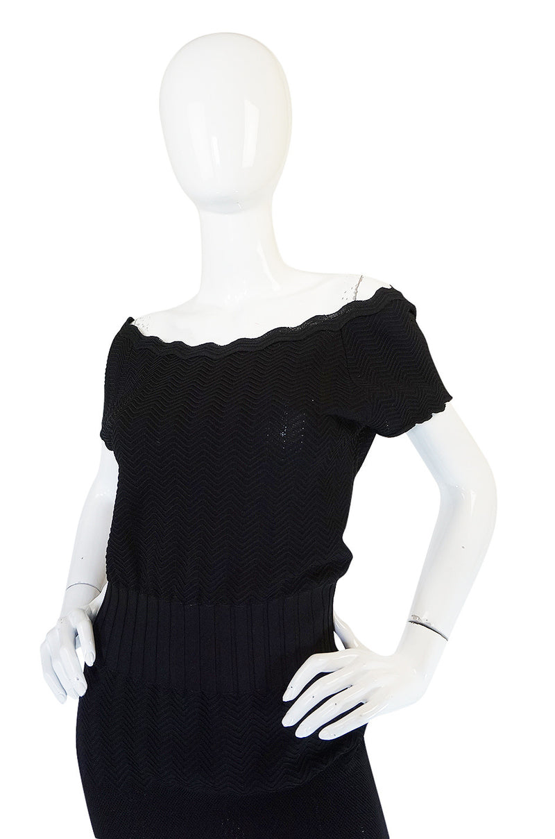 2008A Chanel Beautiful Off Shoulder Black Knit Dress