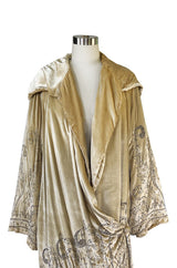 Exceptional 1920s Gold Silk Velvet Beaded Art Deco Wide Sleeve Coat