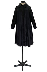 1980s Oscar de la Renta Open Knife Pleated Swing Coated Taffeta Black Jacket Coat