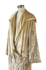 Exceptional 1920s Gold Silk Velvet Beaded Art Deco Wide Sleeve Coat