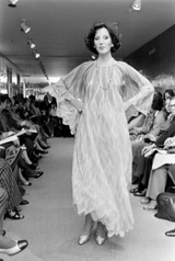 Spring 1975 Petal Hem Oscar De La Renta Dress