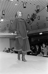 Runway Fall 1977 Yves Saint Laurent Red Wool Smock Dress w Fringe Yarn Detail