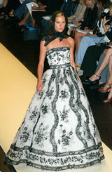 Magnificent Spring 2003 Oscar de la Renta Runway Look 59 White Net & Black Embroidery Dress