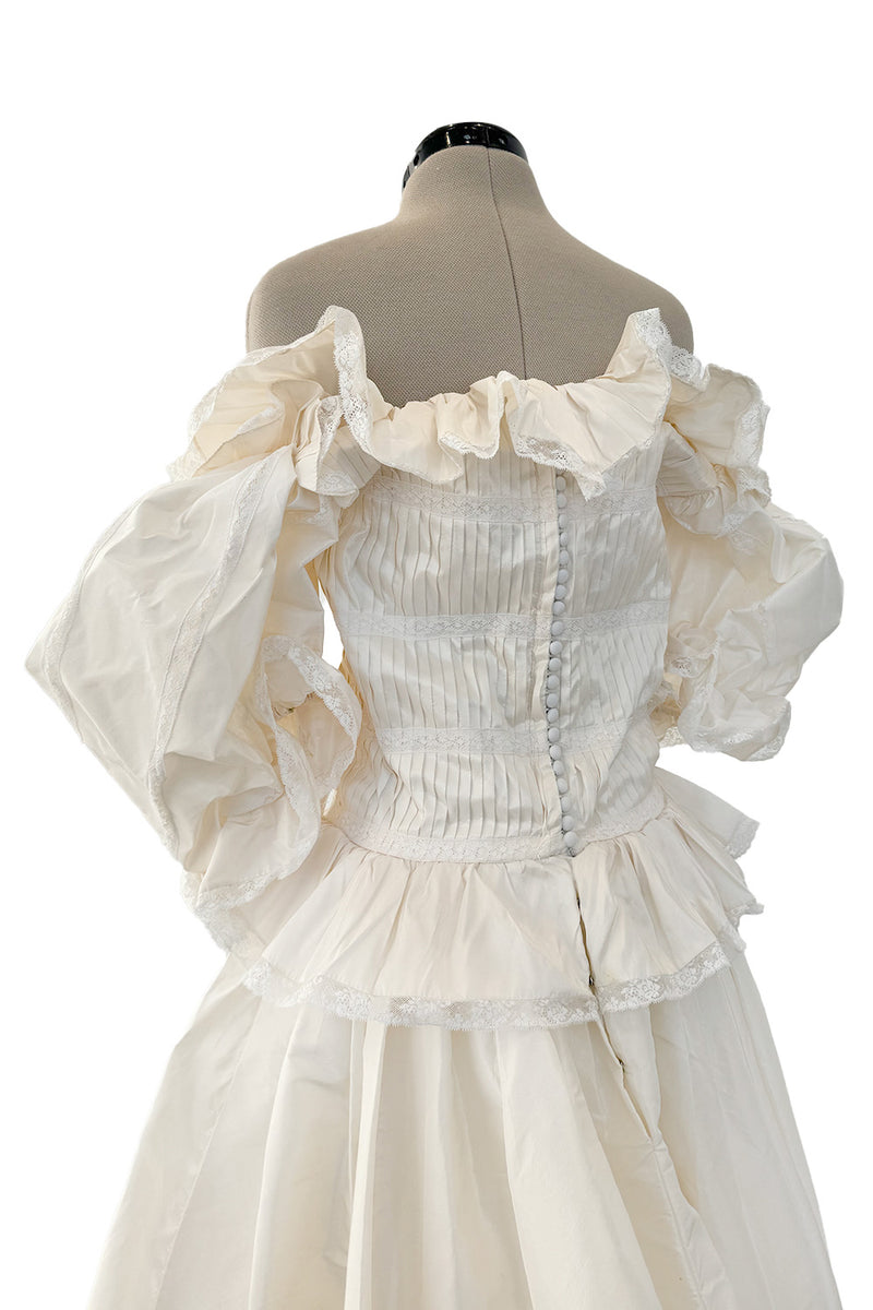 Fairy Tale 1980s Oscar de la Renta Ivory Silk Ruffled Of Shoulder Princess Wedding Dress w Trained Skirt