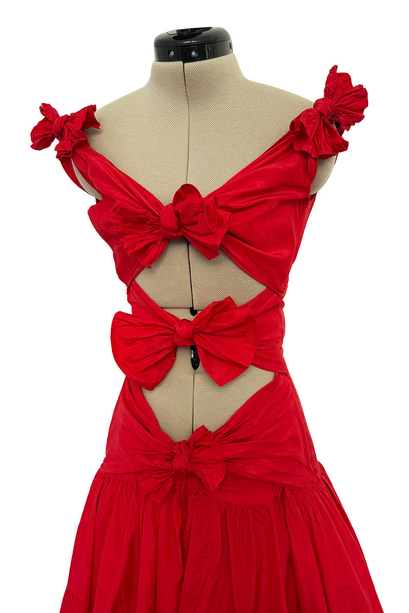 Iconic Spring 2002 Valentino Closing Look 94 Runway Red Silk Bow Dress