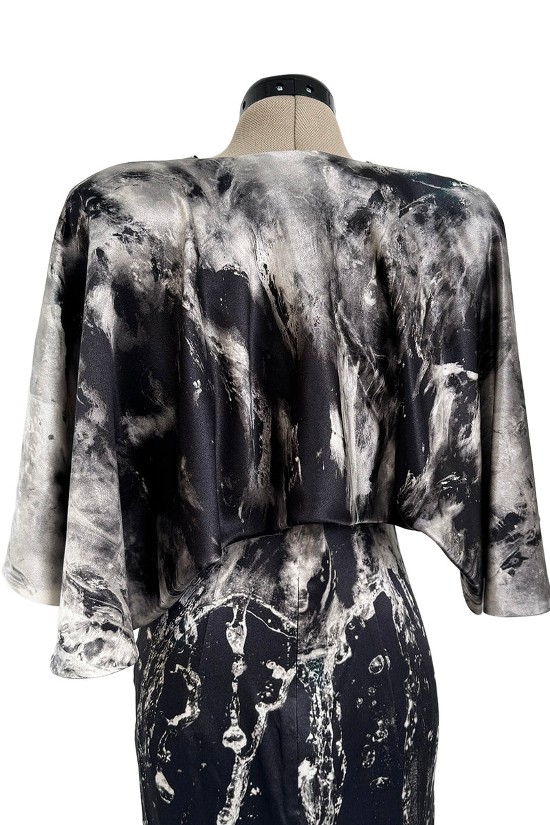 Outstanding Fall 2010 Alexander McQueen Gray Scale Print Silk Dress w Caped Sleeves & Trained Skirt