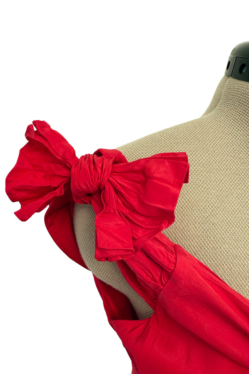 Iconic Spring 2002 Valentino Closing Look 94 Runway Red Silk Bow Dress