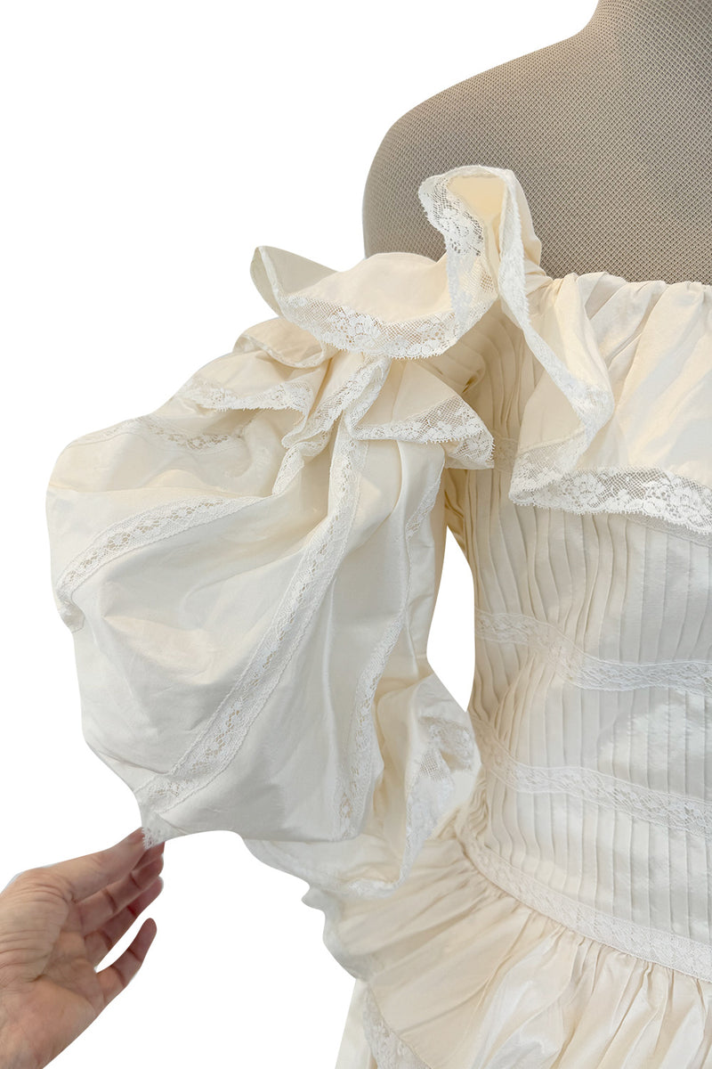 Fairy Tale 1980s Oscar de la Renta Ivory Silk Ruffled Of Shoulder Princess Wedding Dress w Trained Skirt