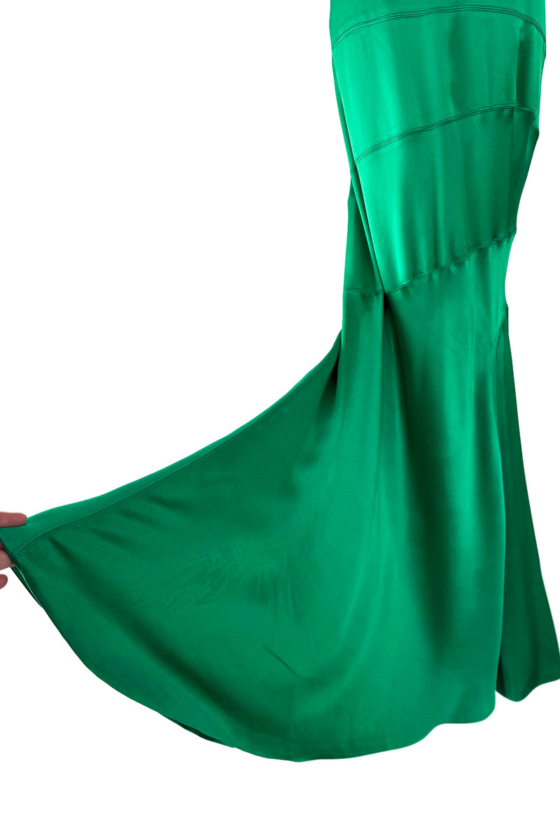 Outstanding Fall 2001 Versace by Donatella Versace Runway Look 54 Green Silk Bias Cut Dress