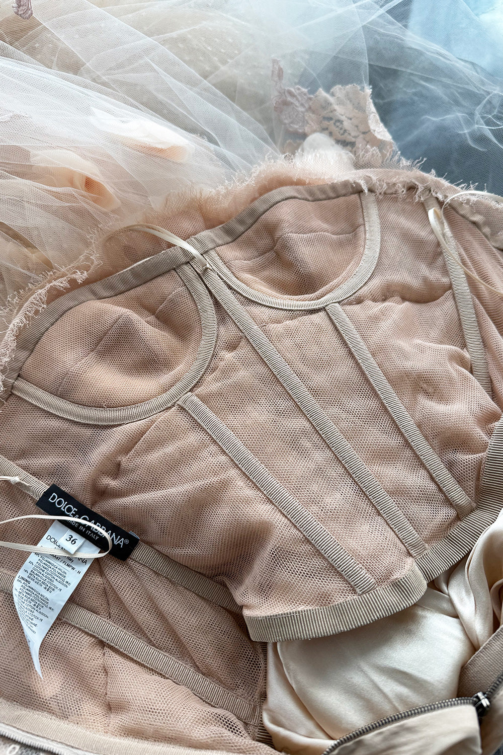Magical 2012 Dolce & Gabbana Pinky Nude Tulle & Lace Flower Applique S Shrimpton Couture