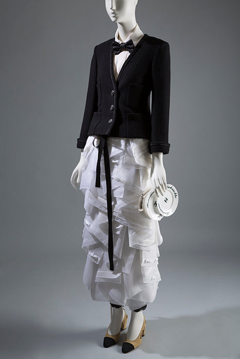 Fall 2015 Chanel by Karl Lagerfeld Brasserie Gabrielle Runway Look 89 Black Tweed Jacket