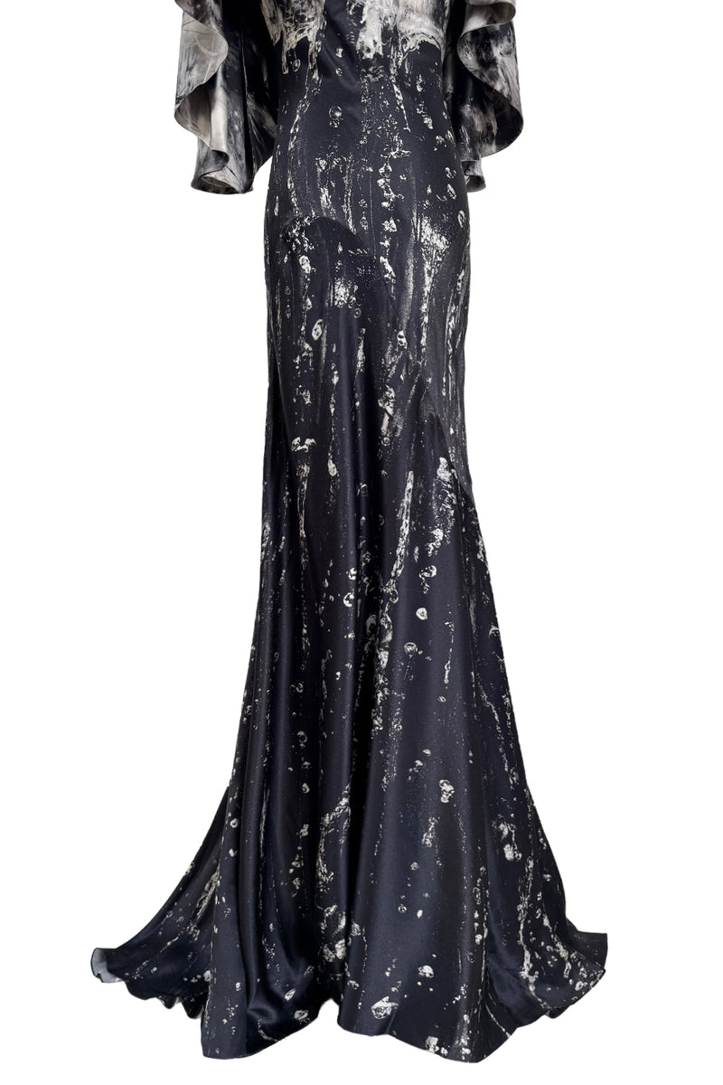 Outstanding Fall 2010 Alexander McQueen Gray Scale Print Silk Dress w Caped Sleeves & Trained Skirt