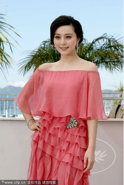Fall 2010 Valentino Maria Grazia Chiuri & Pierpaolo Piccioli Runway Look 37 Off Shoulder Ruffle Dress