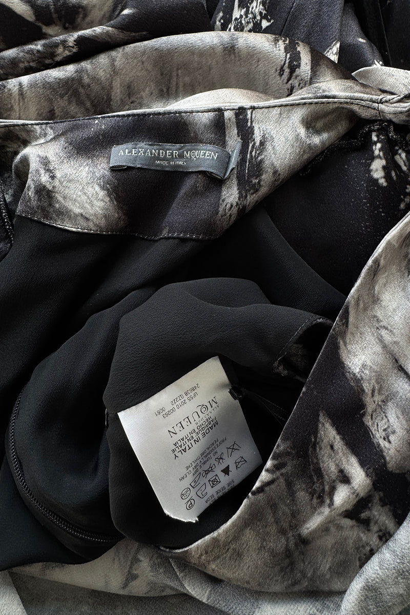 Outstanding Fall 2010 Alexander McQueen Gray Scale Print Silk Dress w Caped Sleeves & Trained Skirt