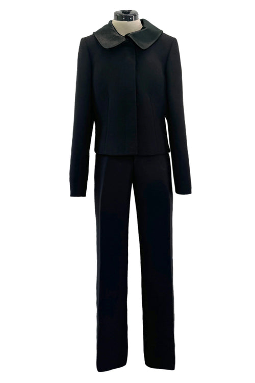 Minimalist Fall 2000 Gucci by Tom Ford Runway Look 3 Black Pant Suit w Leather Collar Detailing