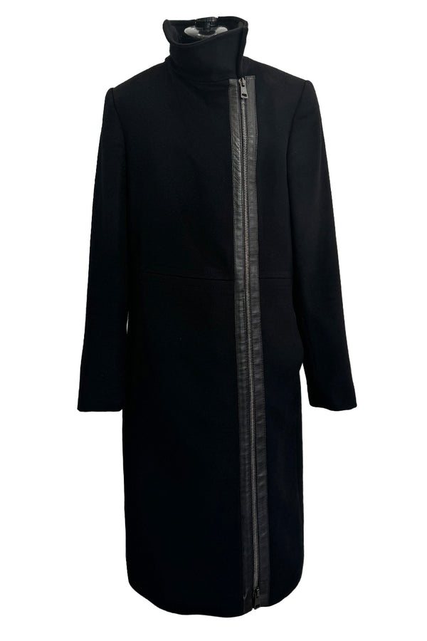 Minimalist Fall 2001 Gucci by Tom Ford Runway Look 21 Cashmere & Leather Sleek Black Coat
