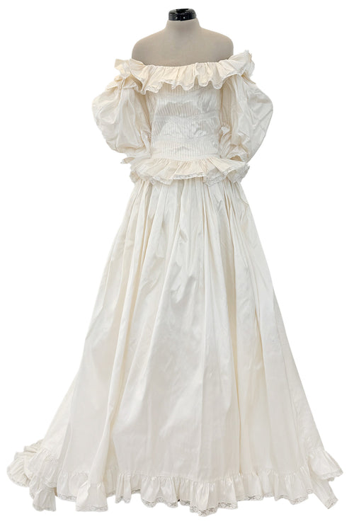 Fairy Tale 1980s Oscar de la Renta Ivory Silk Ruffled Of Shoulder Princess Wedding Dress w Trained Skirt