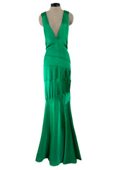 Outstanding Fall 2001 Versace by Donatella Versace Runway Look 54 Green Silk Bias Cut Dress
