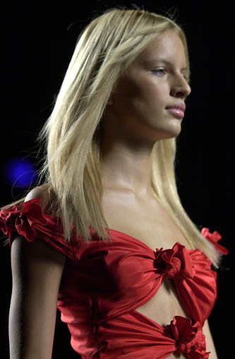 Iconic Spring 2002 Valentino Closing Look 94 Runway Red Silk Bow Dress