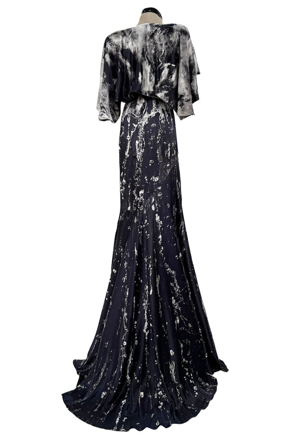 Outstanding Fall 2010 Alexander McQueen Gray Scale Print Silk Dress w Caped Sleeves & Trained Skirt