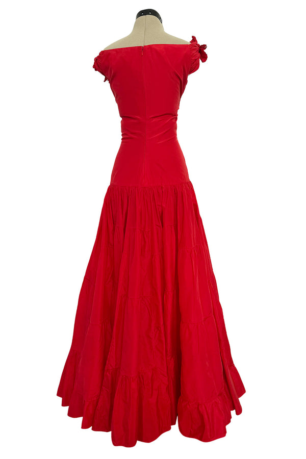 Iconic spring 2002 ValentinoSpring 2002 Valentino Closing Look 94 Runway Red Silk Bow Dress