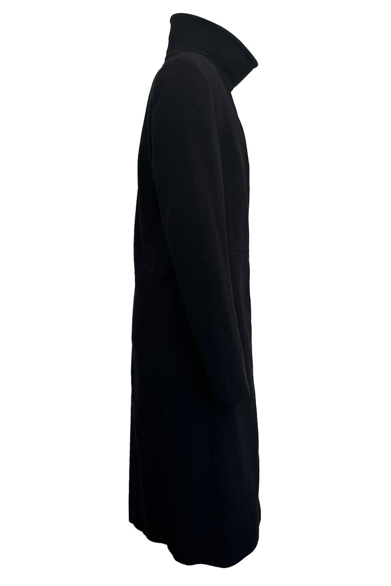Minimalist Fall 2001 Gucci by Tom Ford Runway Look 21 Cashmere & Leather Sleek Black Coat