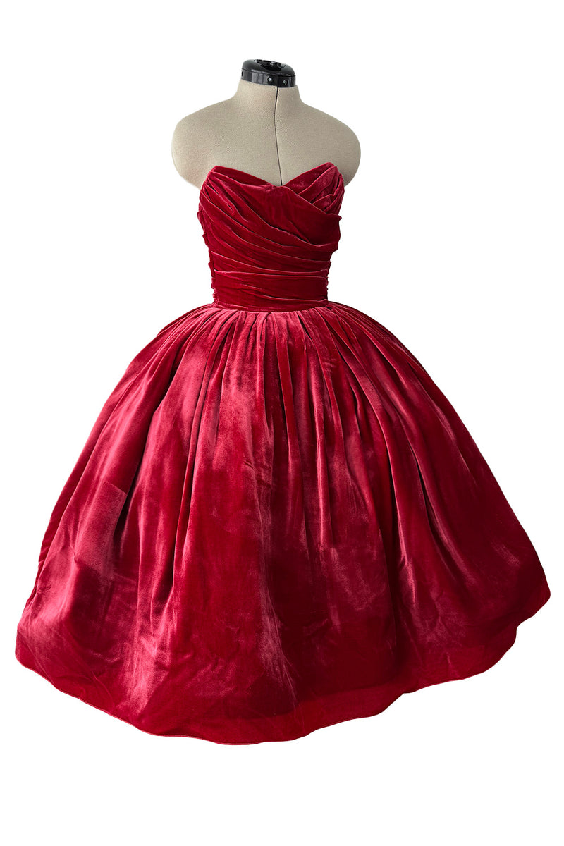 Phenomenal 2012 Dolce & Gabbana Strapless Deep Red Velvet Puff Skirt D – Shrimpton Couture Phenomenal 2012 Dolce & Gabbana Strapless Deep Red Velvet Puff Skirt D – Shrimpton Couture