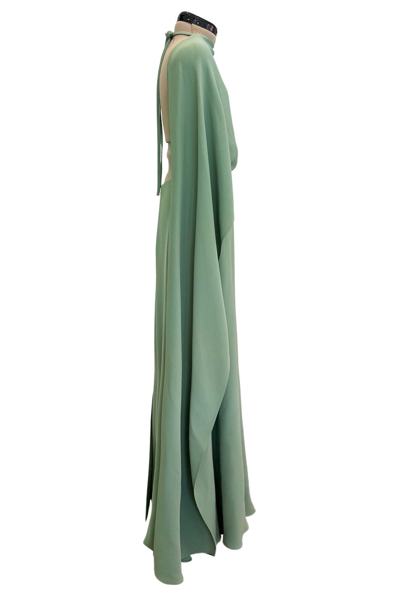Exceptional 2010s Valentino by Pierpaolo & Piccioli & Maria Grazia Chiuri Pale Green Backless Caped Sleeve Dress