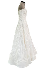 Dreamy Fall 2007 Oscar de la Renta Silk Organza Strapless Wedding Dress w Silk Ribbon Embellishment Detailing