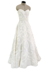 Dreamy Fall 2007 Oscar de la Renta Silk Organza Strapless Wedding Dress w Silk Ribbon Embellishment Detailing
