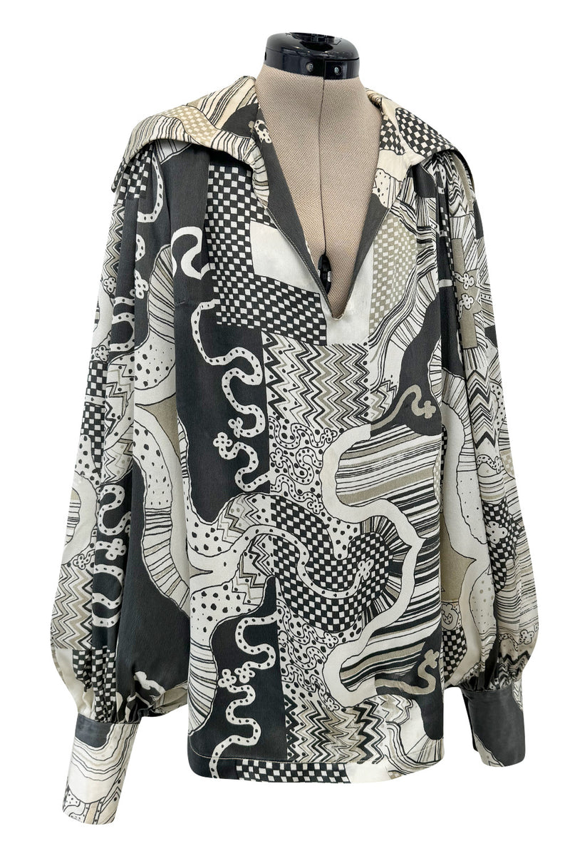 Beautiful & Rare 1970s Thea Porter Balloon Sleeve Grey Toned Printed Top w Pointed Collar