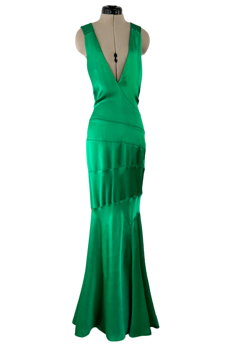 Outstanding Fall 2001 Versace by Donatella Versace Runway Look 54 Green Silk Bias Cut Dress
