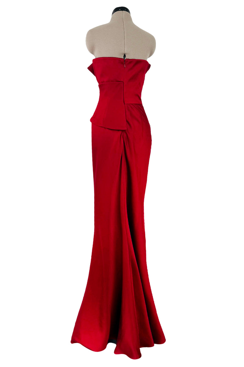 Gorgeous 2015 Alexander McQueen by Sarah Burton Strapless Red Silk Bow Shrimpton Couture Gorgeous 2015 Alexander McQueen by Sarah Burton Strapless Red Silk Bow Shrimpton Couture