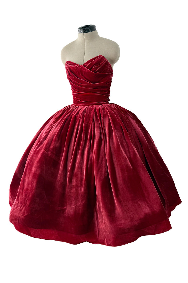 Phenomenal 2012 Dolce & Gabbana Strapless Deep Red Velvet Puff Skirt D Shrimpton Couture Phenomenal 2012 Dolce & Gabbana Strapless Deep Red Velvet Puff Skirt D Shrimpton Couture