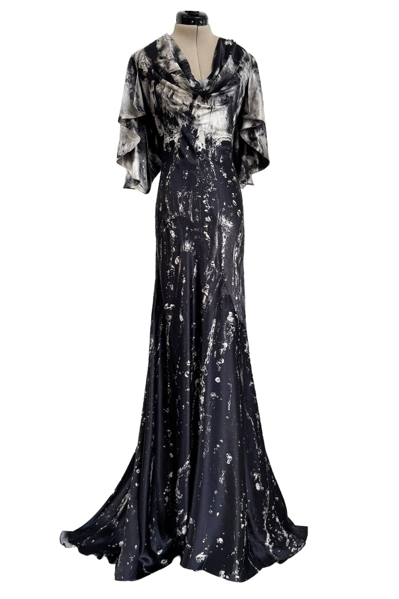 Outstanding Fall 2010 Alexander McQueen Gray Scale Print Silk Dress w Caped Sleeves & Trained Skirt