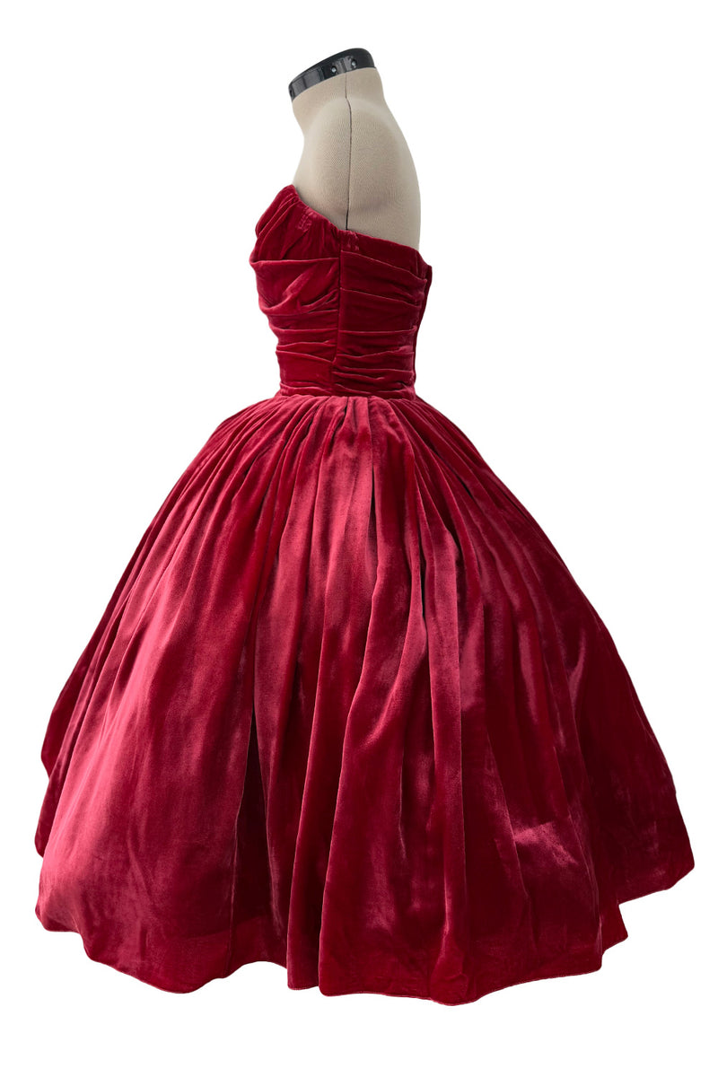 Phenomenal 2012 Dolce & Gabbana Strapless Deep Red Velvet Puff Skirt D Shrimpton Couture Phenomenal 2012 Dolce & Gabbana Strapless Deep Red Velvet Puff Skirt D Shrimpton Couture