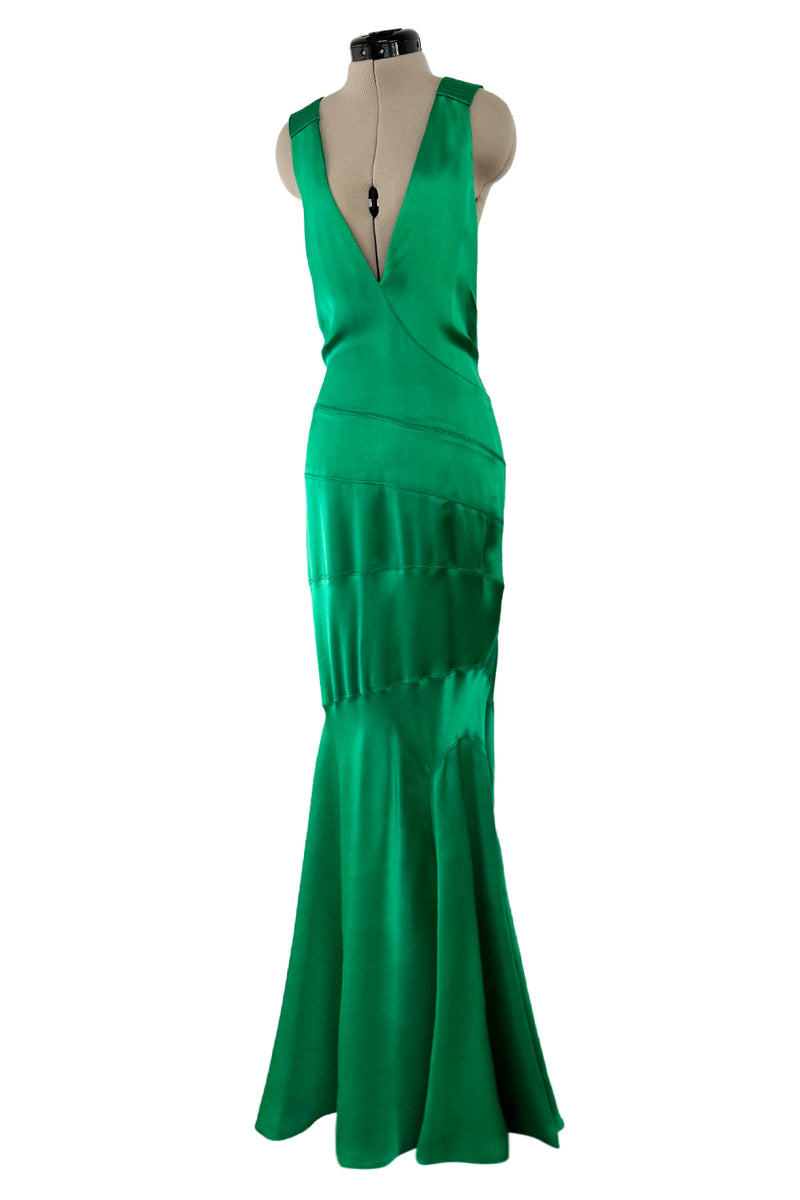 Outstanding Fall 2001 Versace by Donatella Versace Runway Look 54 Green Silk Bias Cut Dress