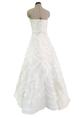 Dreamy Fall 2007 Oscar de la Renta Silk Organza Strapless Wedding Dress w Silk Ribbon Embellishment Detailing