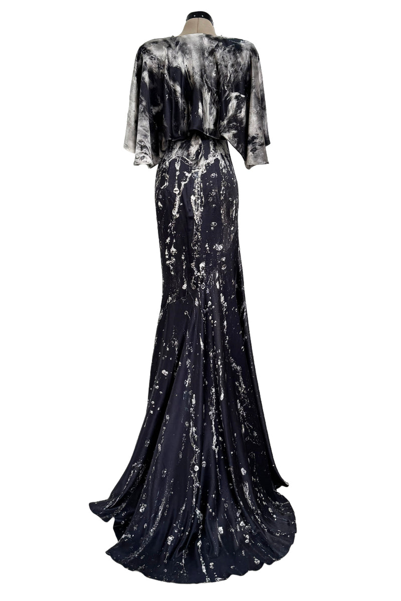 Outstanding Fall 2010 Alexander McQueen Gray Scale Print Silk Dress w Caped Sleeves & Trained Skirt